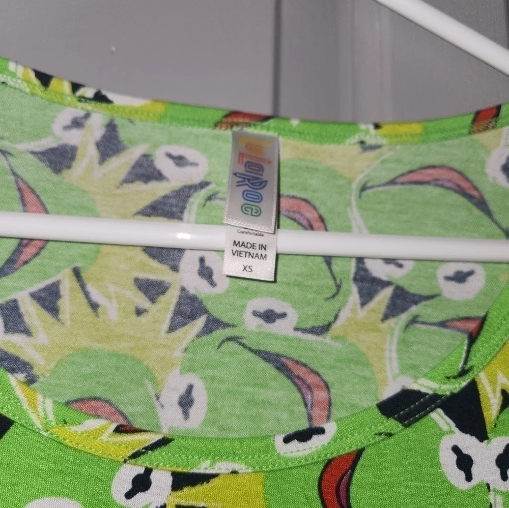 LULAROE Classic T-Shirt Muppets Kermit The Frog Print Green Womens XS - Picture 2 of 3